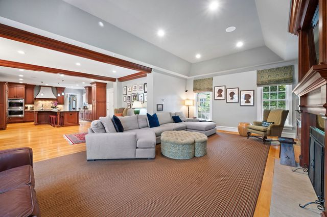 2855 Sheridan Place, Evanston, IL 60201