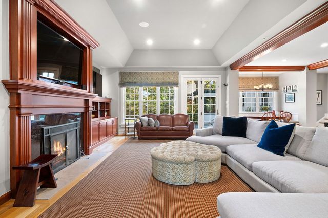 2855 Sheridan Place, Evanston, IL 60201