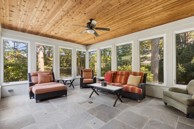 2855 Sheridan Place, Evanston, IL 60201