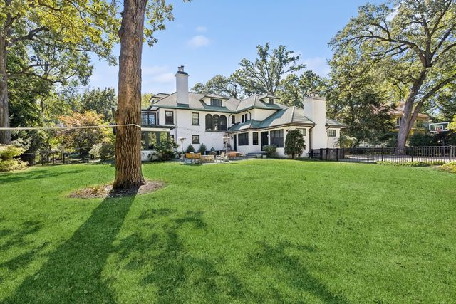 2855 Sheridan Place, Evanston, IL 60201