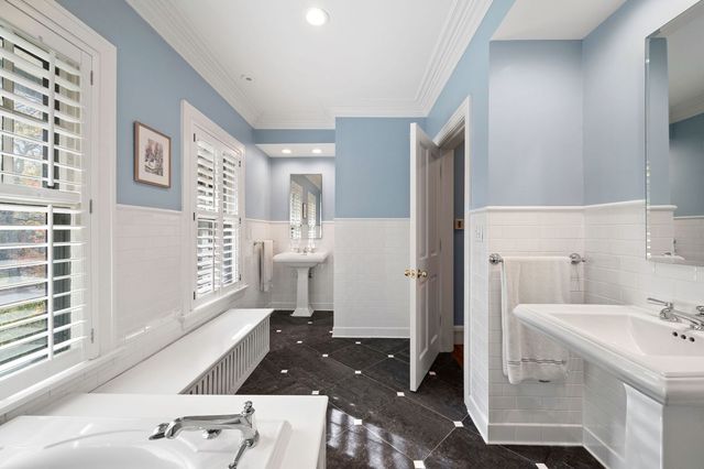 2855 Sheridan Place, Evanston, IL 60201