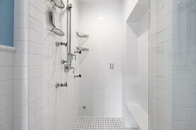 2855 Sheridan Place, Evanston, IL 60201