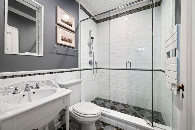 2855 Sheridan Place, Evanston, IL 60201