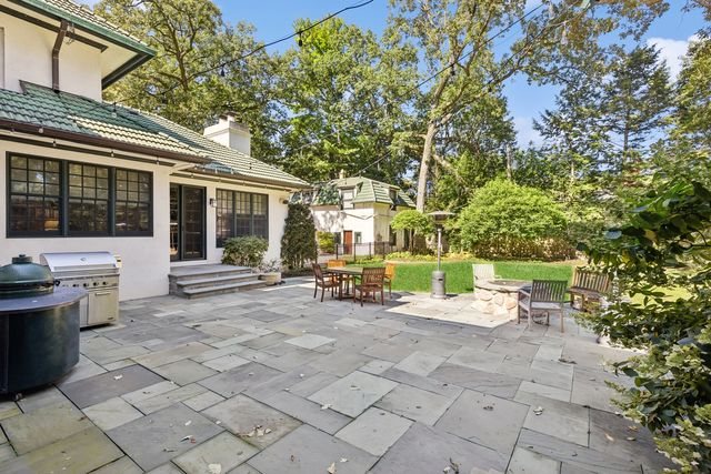 2855 Sheridan Place, Evanston, IL 60201