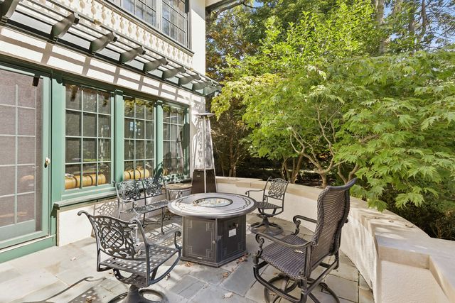 2855 Sheridan Place, Evanston, IL 60201