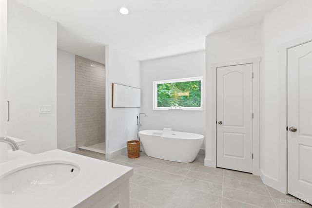 631 Greenwood Avenue, Cincinnati, OH 45229