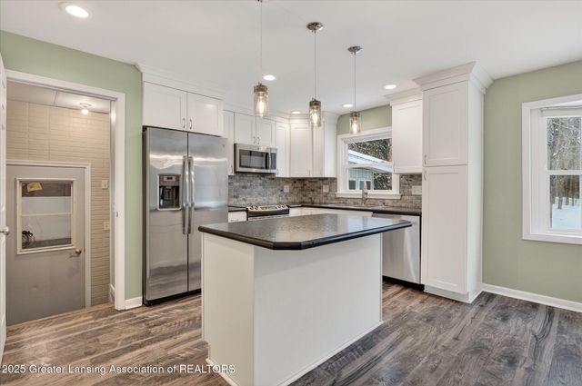 4092 N Pine Dell Drive, Lansing, MI 48911