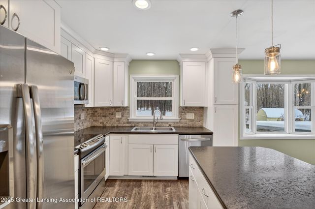 4092 N Pine Dell Drive, Lansing, MI 48911