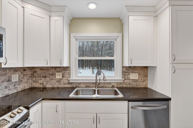 4092 N Pine Dell Drive, Lansing, MI 48911