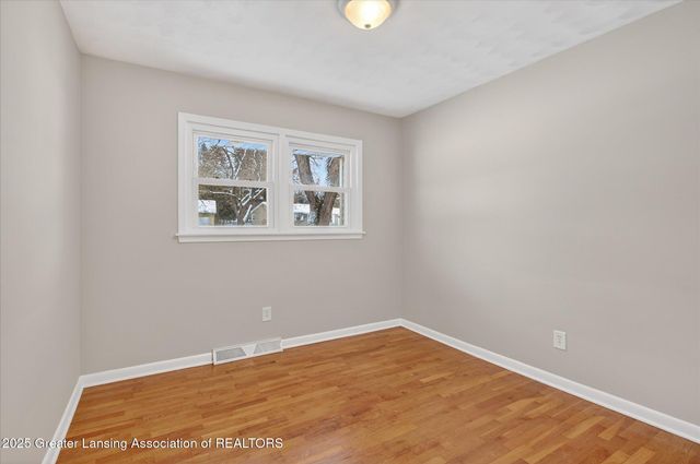 4092 N Pine Dell Drive, Lansing, MI 48911