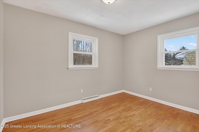 4092 N Pine Dell Drive, Lansing, MI 48911