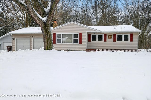 4092 N Pine Dell Drive, Lansing, MI 48911