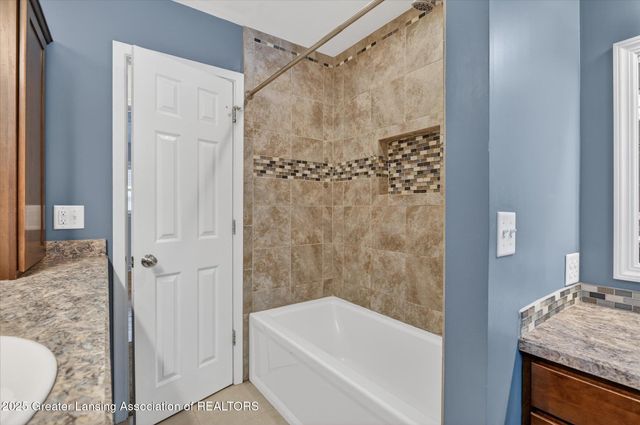 4092 N Pine Dell Drive, Lansing, MI 48911