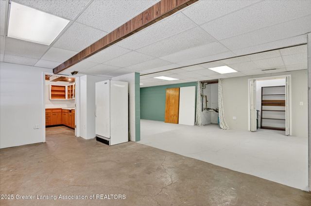 4092 N Pine Dell Drive, Lansing, MI 48911