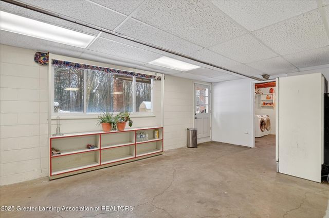 4092 N Pine Dell Drive, Lansing, MI 48911