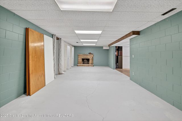 4092 N Pine Dell Drive, Lansing, MI 48911