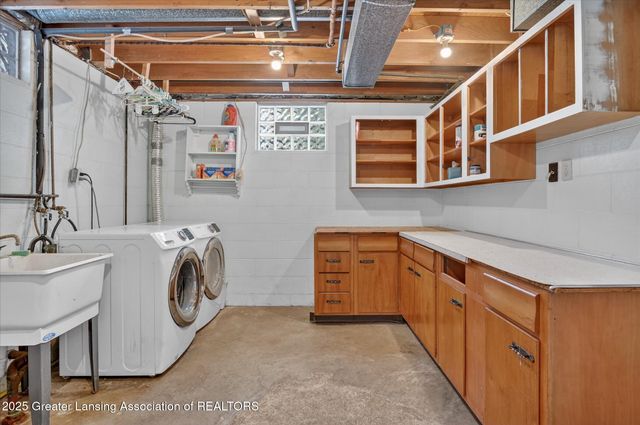 4092 N Pine Dell Drive, Lansing, MI 48911