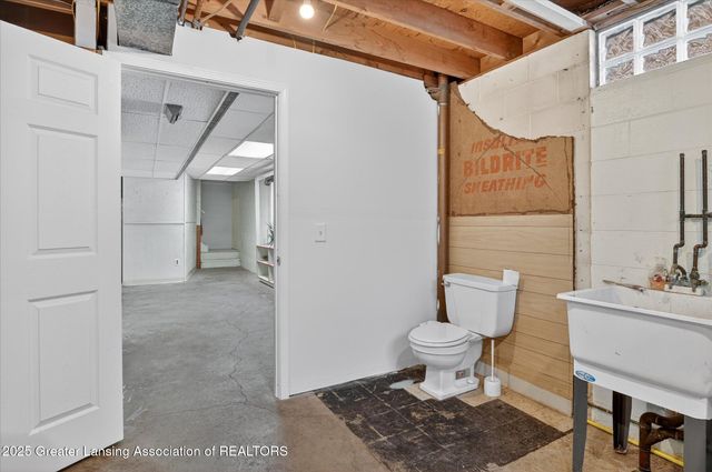 4092 N Pine Dell Drive, Lansing, MI 48911