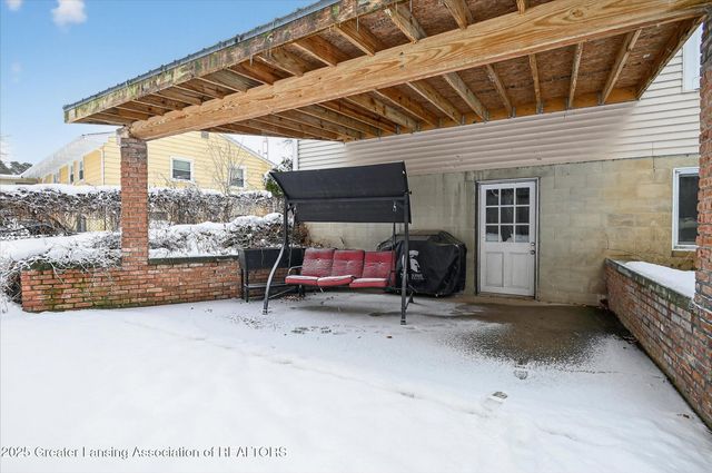 4092 N Pine Dell Drive, Lansing, MI 48911