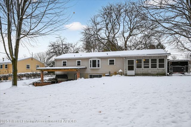 4092 N Pine Dell Drive, Lansing, MI 48911