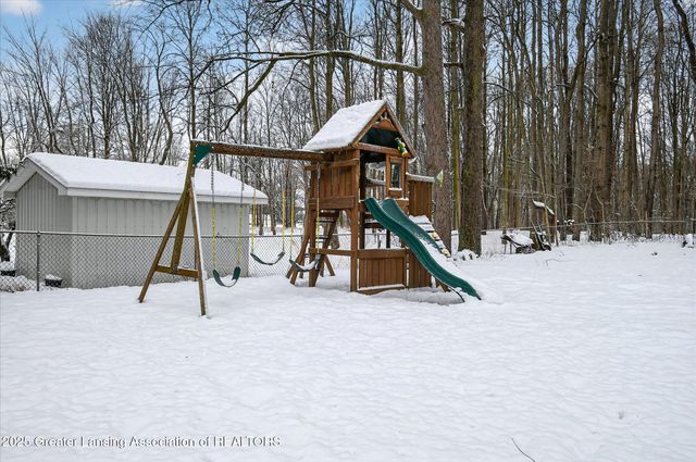 4092 N Pine Dell Drive, Lansing, MI 48911