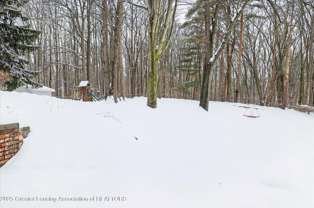 4092 N Pine Dell Drive, Lansing, MI 48911