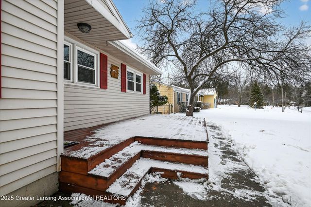 4092 N Pine Dell Drive, Lansing, MI 48911