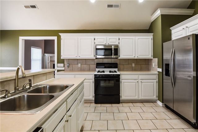 1550 Garden Avenue, Fayetteville, AR 72704