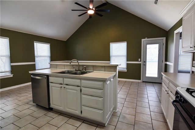 1550 Garden Avenue, Fayetteville, AR 72704