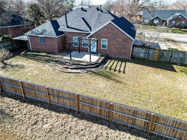 1550 Garden Avenue, Fayetteville, AR 72704