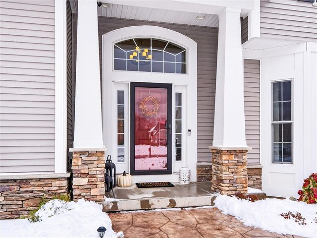 7608 Lake Meadow Drive, Ontario, NY 14519