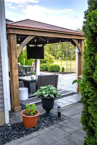 7608 Lake Meadow Drive, Ontario, NY 14519