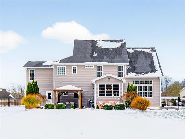 7608 Lake Meadow Drive, Ontario, NY 14519