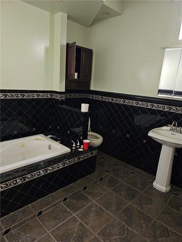 219 E meyers, Carrick, PA 15210