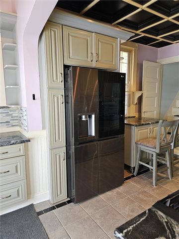 219 E meyers, Carrick, PA 15210