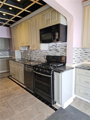 219 E meyers, Carrick, PA 15210