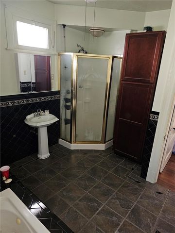 219 E meyers, Carrick, PA 15210