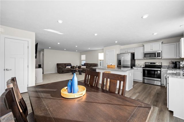 122 Eagle Circle, Amherst, OH 44001