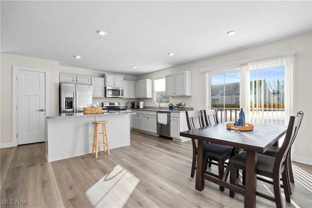 122 Eagle Circle, Amherst, OH 44001