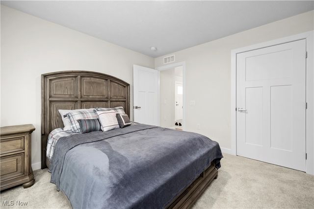 122 Eagle Circle, Amherst, OH 44001