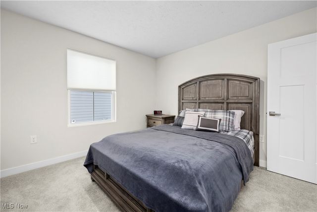 122 Eagle Circle, Amherst, OH 44001