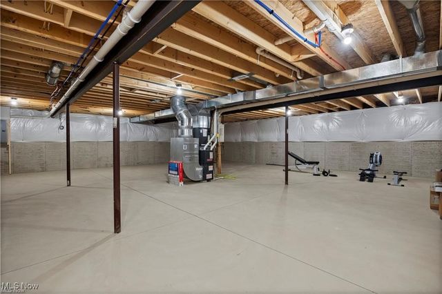 122 Eagle Circle, Amherst, OH 44001