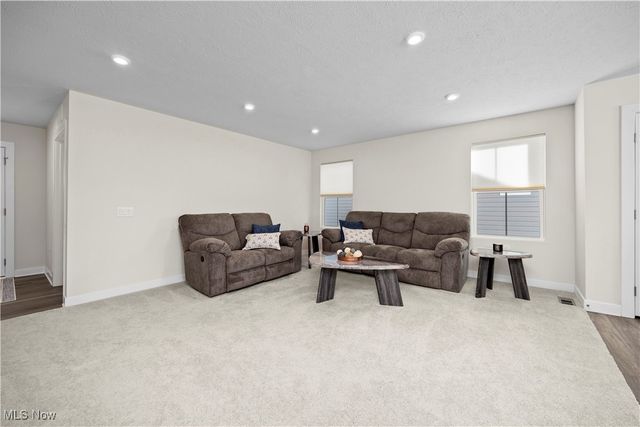 122 Eagle Circle, Amherst, OH 44001