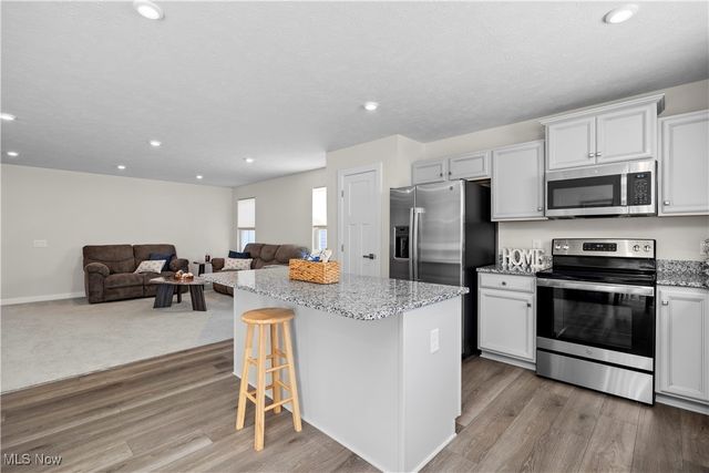 122 Eagle Circle, Amherst, OH 44001