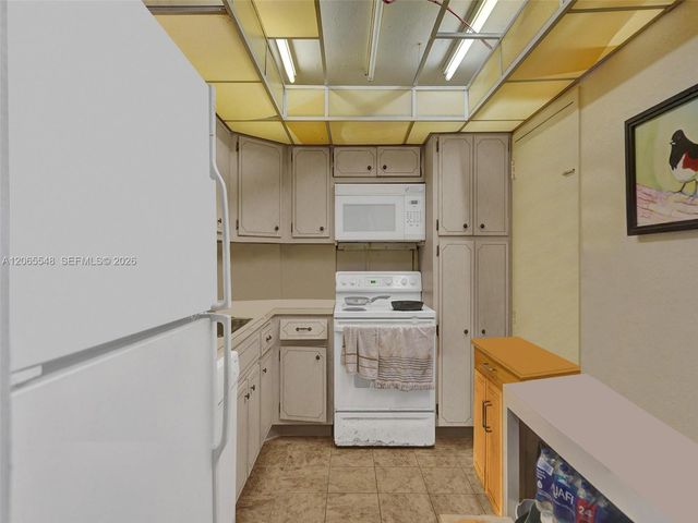 300 Bayview Drive 1914, Sunny Isles Beach, FL 33160
