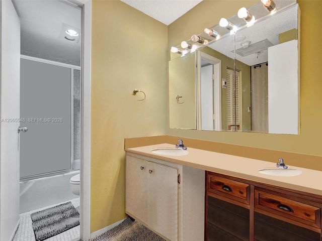 300 Bayview Drive 1914, Sunny Isles Beach, FL 33160