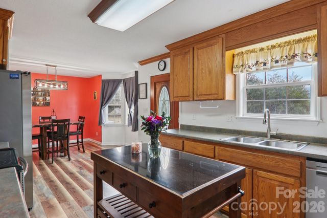 130 Crestview Street, Canton, NC 28716