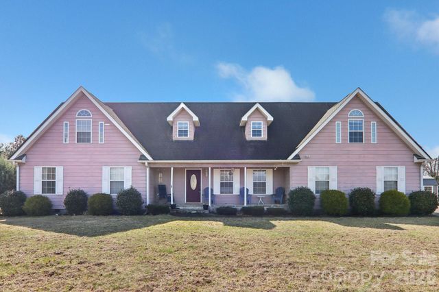 130 Crestview Street, Canton, NC 28716