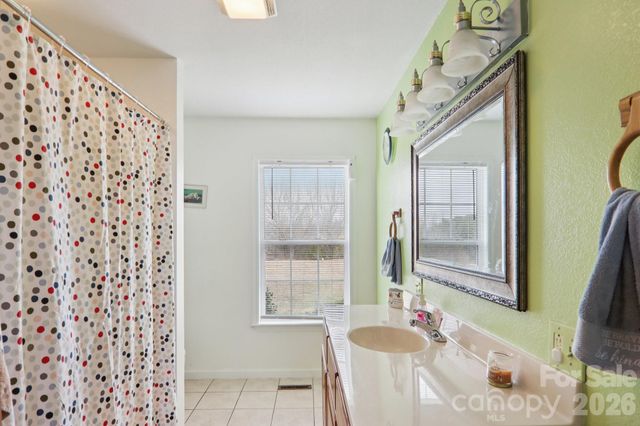 130 Crestview Street, Canton, NC 28716