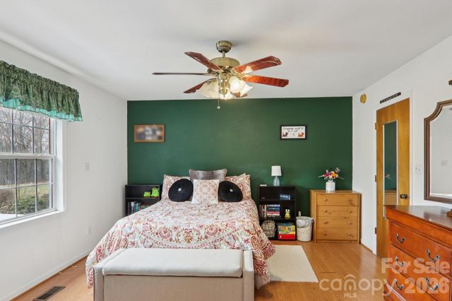 130 Crestview Street, Canton, NC 28716